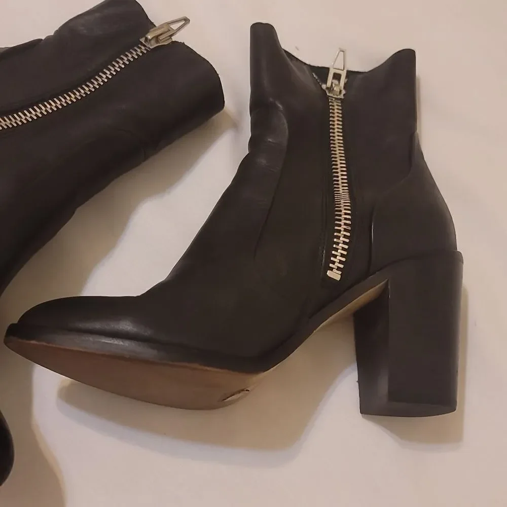 Dolce vita booties size 8‎